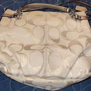 Coach original shoulder bag med purse  size perfect for any season nude colors